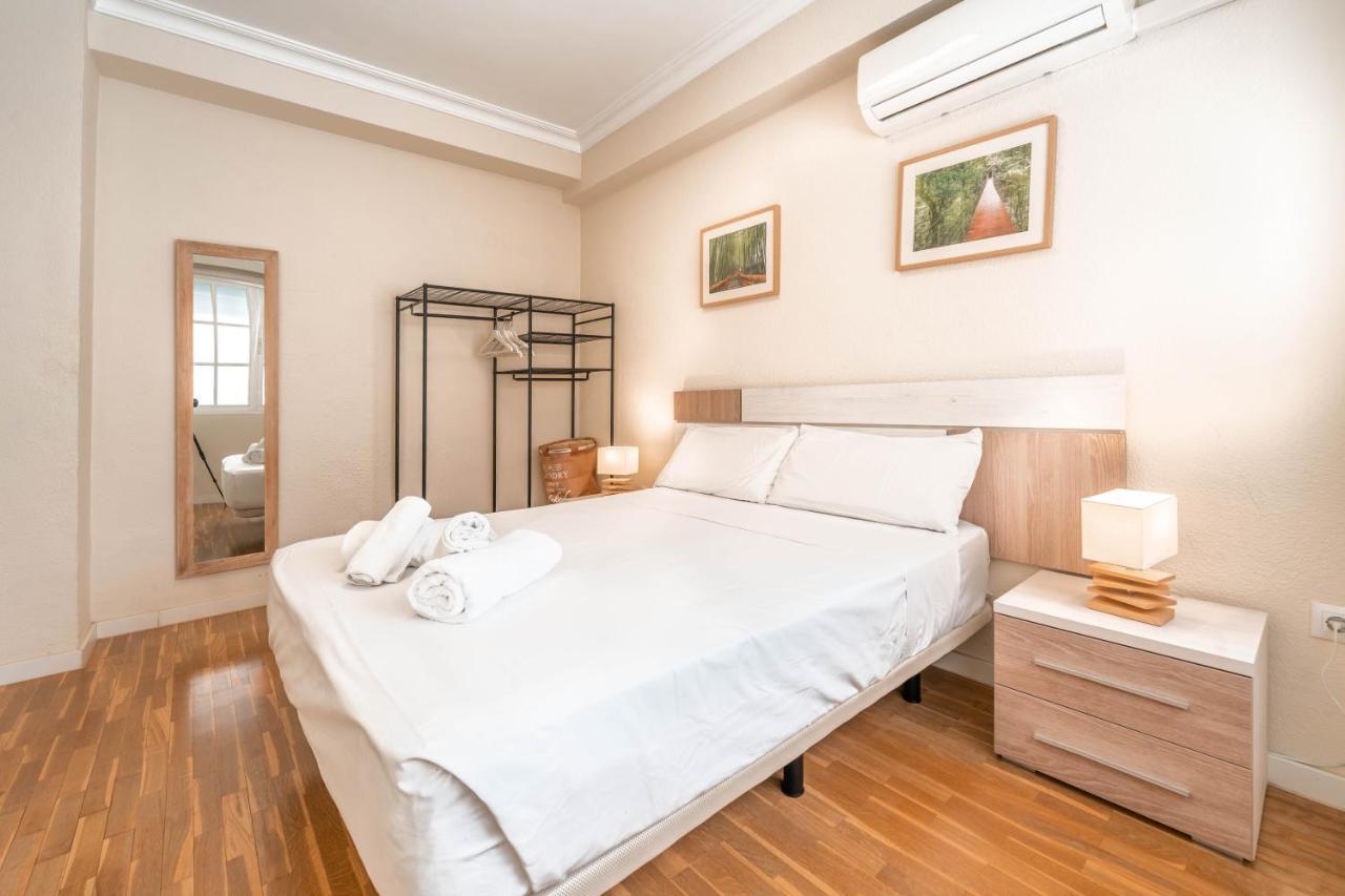 Gran Apartamento De 3 Habitaciones Junto A La Catedral Malaga Bagian luar foto
