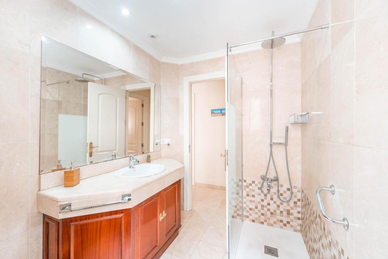 Gran Apartamento De 3 Habitaciones Junto A La Catedral Malaga Bagian luar foto